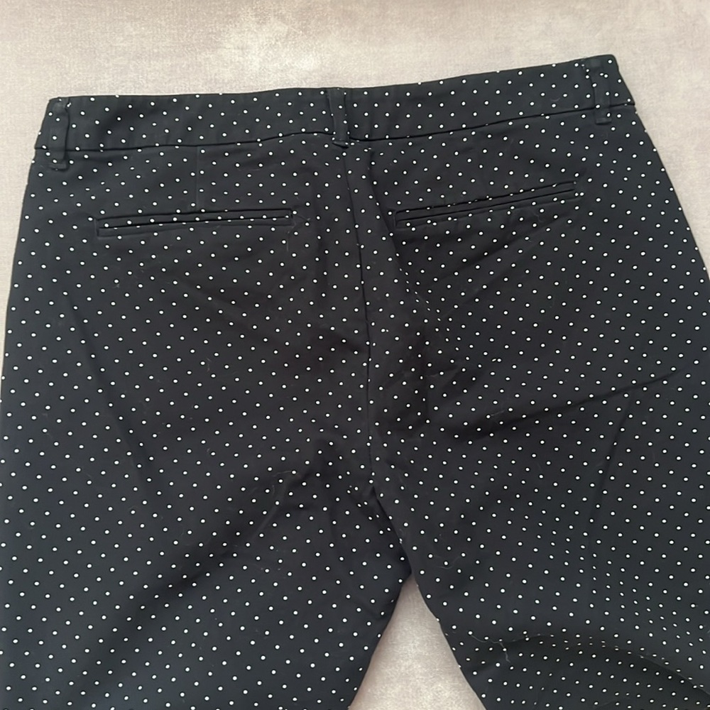 Old Navy “Harper” Black & white Capris - Picture 4 of 6